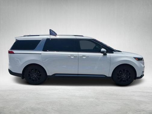 2024 Kia Carnival SX