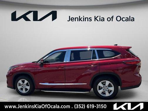 Pearl 2022 Toyota Highlander LE