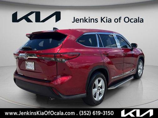 Pearl 2022 Toyota Highlander LE