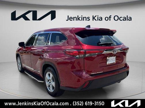 Pearl 2022 Toyota Highlander LE