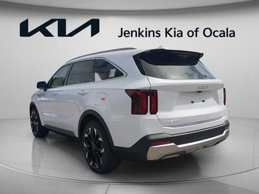 Glacial White Pearl 2026 Kia Sorento SX