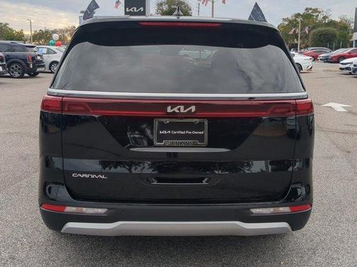 2024 Kia Carnival LX