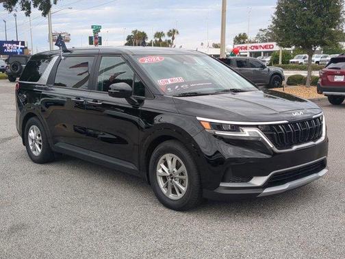 2024 Kia Carnival LX