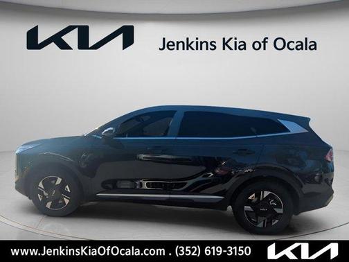 Ebony Black 2026 Kia Sportage LX