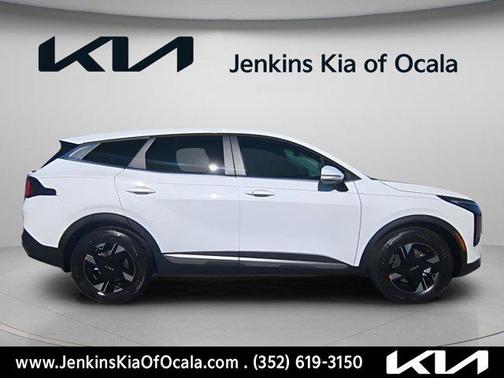 Glacial White Pearl 2026 Kia Sportage LX