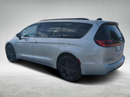 2023 Chrysler Pacifica Touring-L