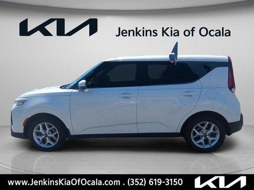 Snow White Pearl 2022 Kia Soul LX
