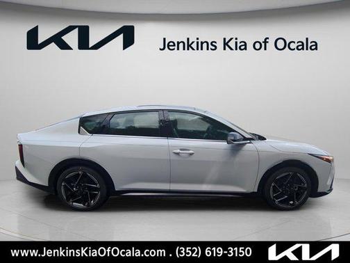 Snow White Pearl 2026 Kia K4 GT-LINE