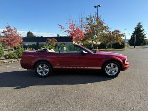 2008 Ford Mustang Deluxe