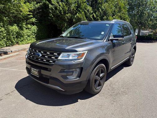 Magnetic 2017 Ford Explorer XLT