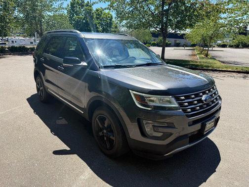 Magnetic 2017 Ford Explorer XLT
