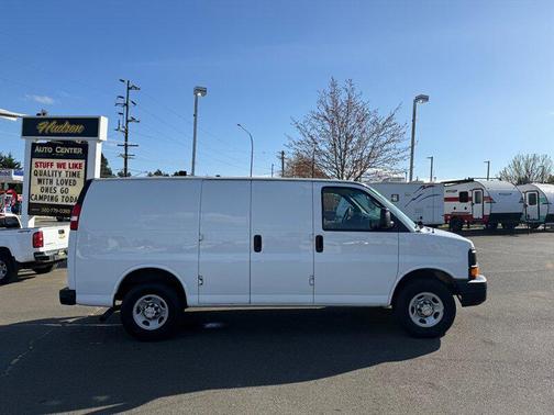 Summit White 2004 Chevrolet Express 2500 Base