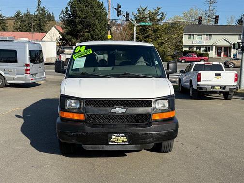 Summit White 2004 Chevrolet Express 2500 Base