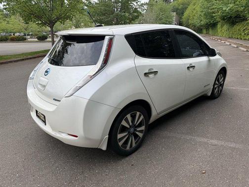Glacier White 2013 Nissan Leaf SL