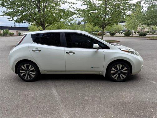 Glacier White 2013 Nissan Leaf SL