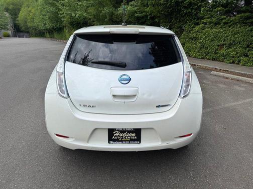 Glacier White 2013 Nissan Leaf SL