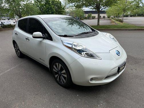 Glacier White 2013 Nissan Leaf SL