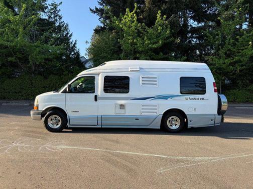 White/Blue 2004 Chevrolet Express 3500 Base
