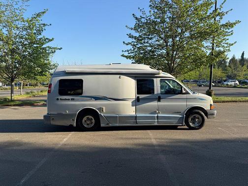 White/Blue 2004 Chevrolet Express 3500 Base