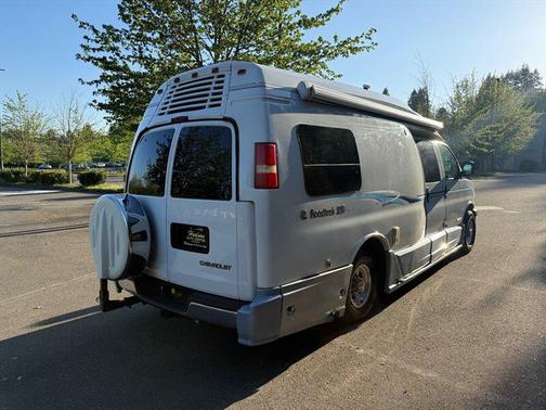 White/Blue 2004 Chevrolet Express 3500 Base