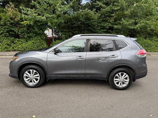 Gun Metallic 2016 Nissan Rogue SV