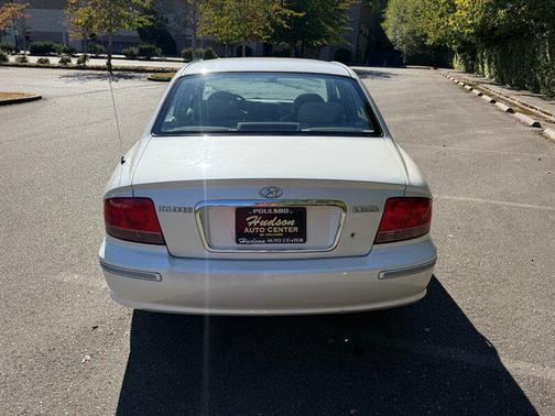 White Pearl 2004 Hyundai SONATA GLS