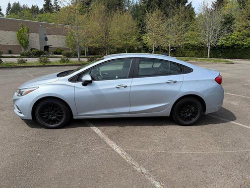 Silver Ice Metallic 2018 Chevrolet Cruze LS