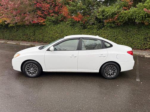 Captiva White 2008 Hyundai ELANTRA GLS