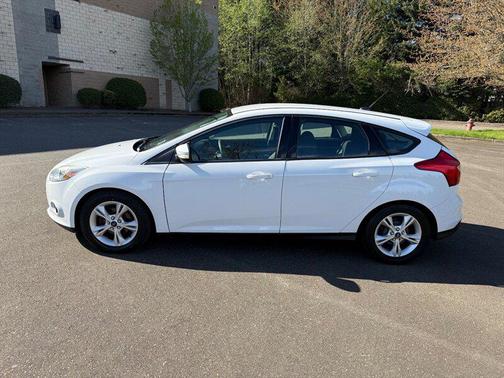 Oxford White 2014 Ford Focus SE
