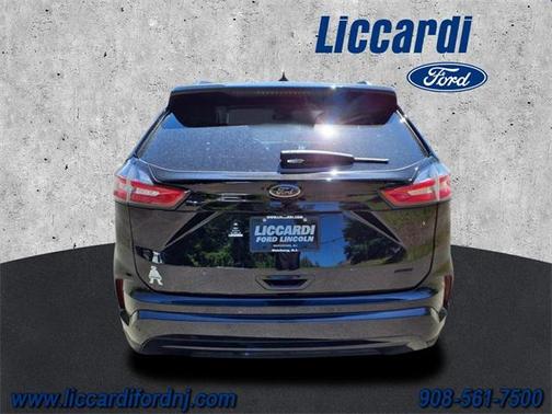 2022 Ford Edge SE