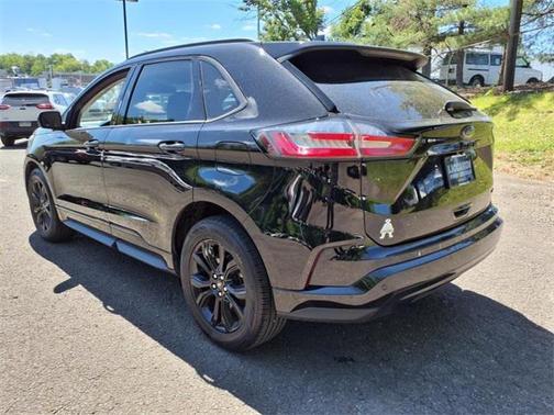 2022 Ford Edge SE