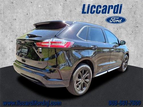 2022 Ford Edge SE