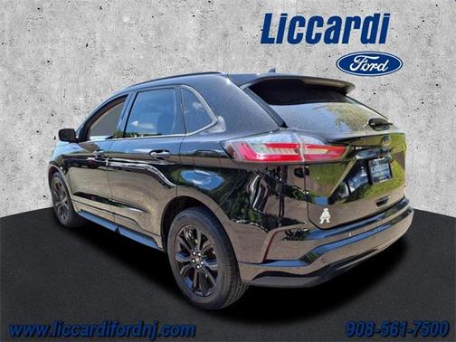 2022 Ford Edge SE