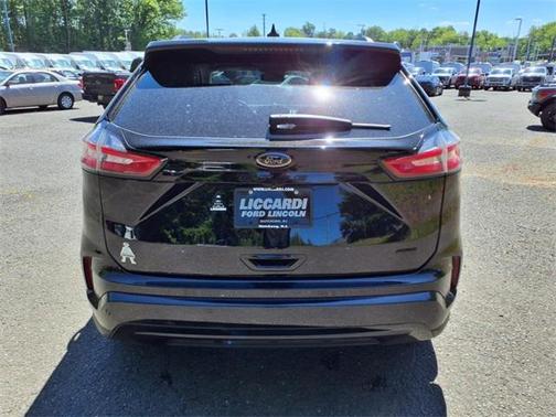 2022 Ford Edge SE