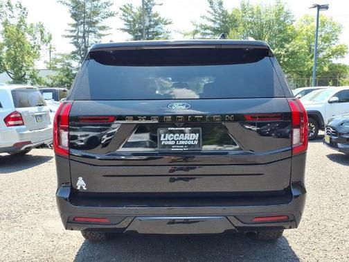 AGATE BLACK METALLIC 2025 Ford Expedition TREMOR