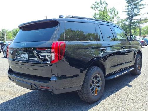 AGATE BLACK METALLIC 2025 Ford Expedition TREMOR