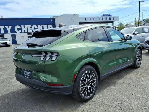 ERUPTION GREEN METALLIC 2025 Ford Mustang Mach-E PREMIUM