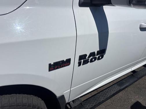 Bright White Clearcoat 2018 RAM 1500 SPORT