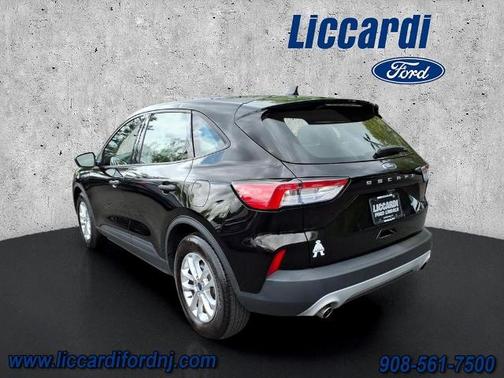 AGATE BLACK METALLIC 2022 Ford Escape S