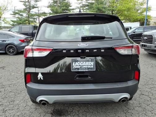 AGATE BLACK METALLIC 2022 Ford Escape S