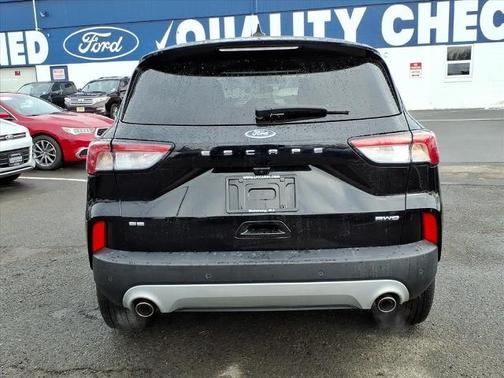 AGATE BLACK METALLIC 2022 Ford Escape SE