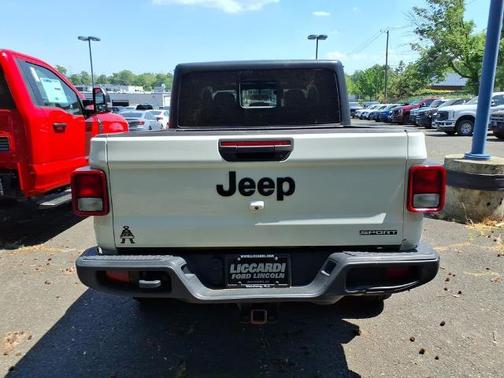 White 2020 Jeep Gladiator SPORT