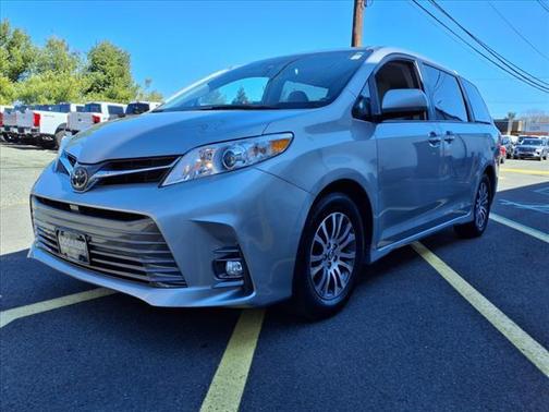 2020 Toyota Sienna XLE