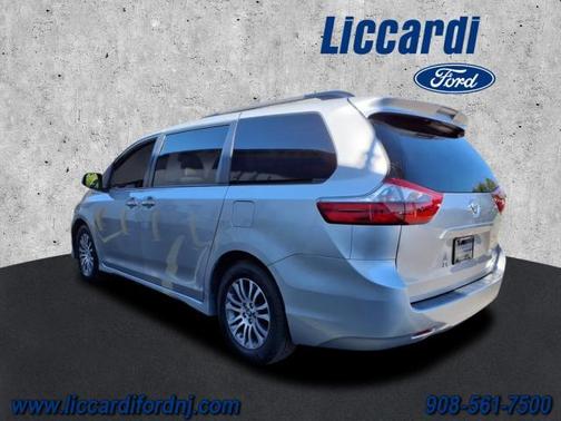 2020 Toyota Sienna XLE