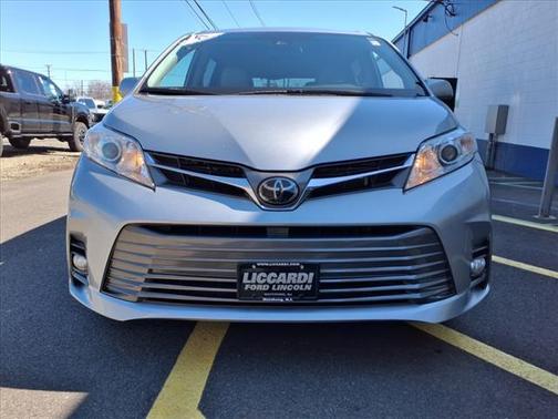 2020 Toyota Sienna XLE