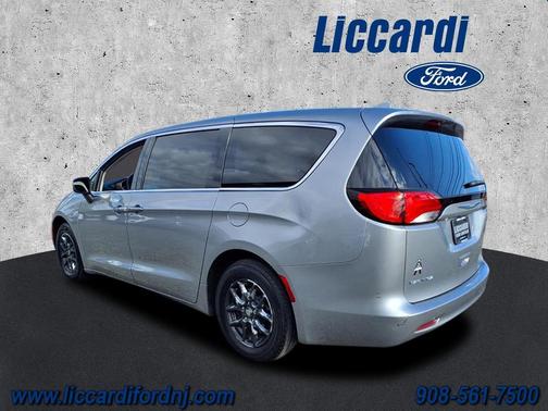 2017 Chrysler Pacifica Touring