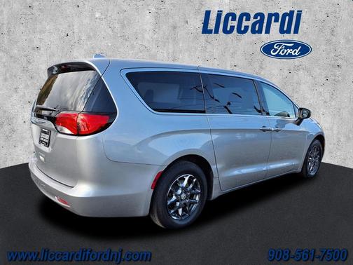 2017 Chrysler Pacifica Touring