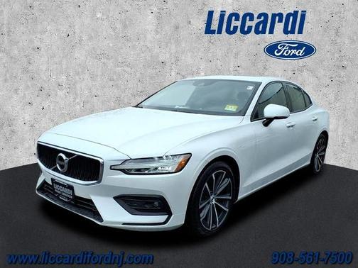 Crystal White 2021 Volvo S60 T5 MOMENTUM