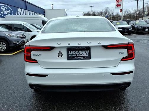 Crystal White 2021 Volvo S60 T5 MOMENTUM