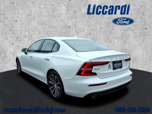 Crystal White 2021 Volvo S60 T5 MOMENTUM
